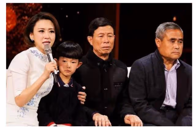 7位央視主播罕見情緒崩潰，鏡頭前淚流不止，各有各的痛心原因