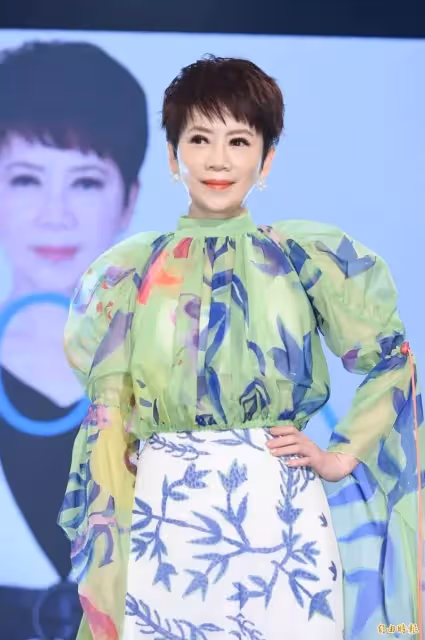才傳左半身麻痺！55歲名主播「認操勞過度」：沒救了　驚險度失明危機「眼睛像玻璃碎掉」