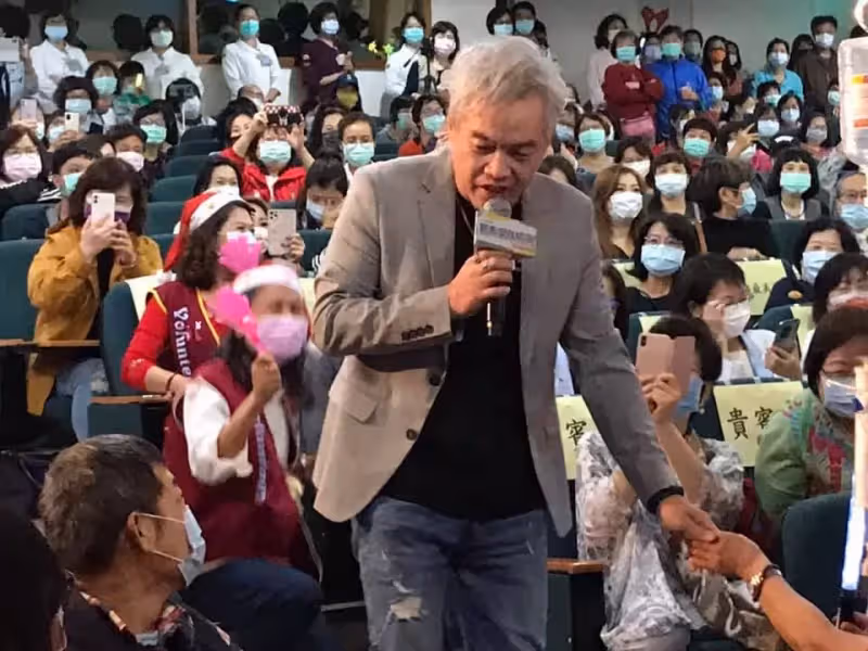 康康自爆險中風！「消失半年治療」壓力大到一夜白髮 48歲才得子「最怕看不到兒女長大」自白惹淚崩