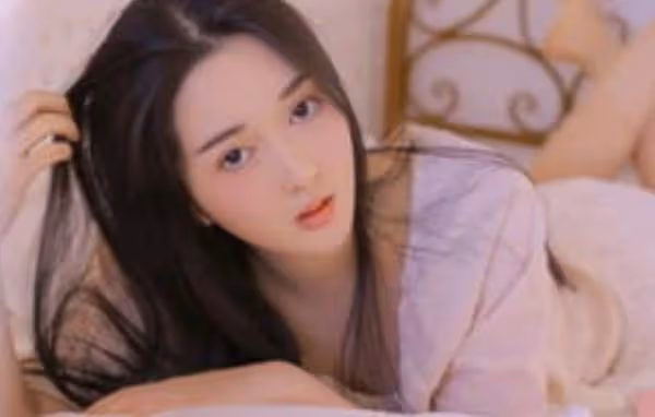 「老闆，加鍾，先加三個鍾」，中年男人和中年女人都是鬼玩鬼