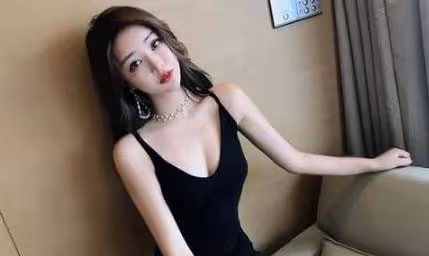 「老闆，加鍾，先加三個鍾」，中年男人和中年女人都是鬼玩鬼