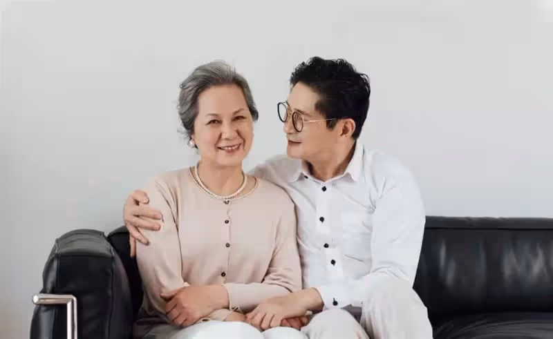 再婚找老伴和請住家保姆養老，哪個更靠譜？70歲過來霍大爺說了實話：不要走彎路