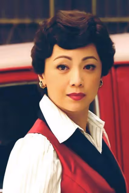56歲鄧萃雯自幼身世悲慘，先無父母後無家，愛江華如命卻被「算計」落得一世駡名：我自出生就是個意外