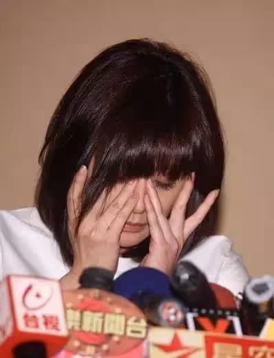未婚懷孕「被逼去驗DNA」!賈靜雯斷了豪門婚「現任婆婆超愛她」,網友:生活不會虧待妳
