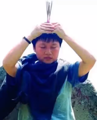 一心向佛！她曾娛樂圈歌壇巨星 「事業巔峰卻隱退出家」 一生無婚姻無兒女深感幸福