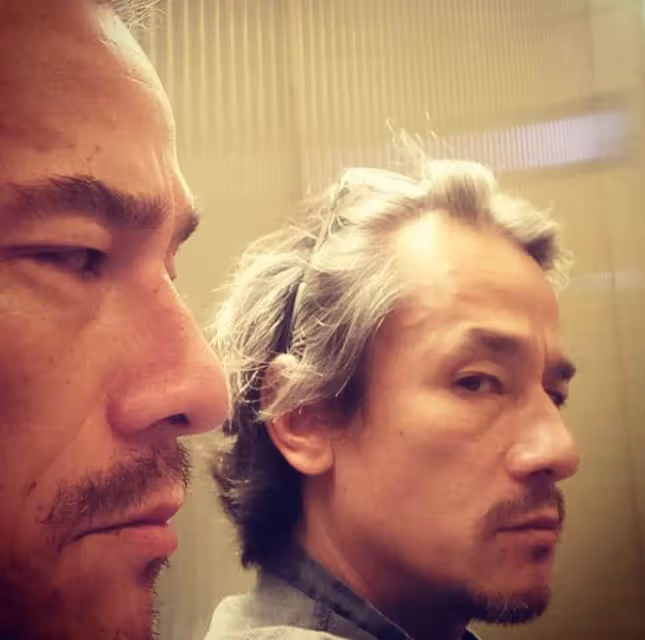 吳耀漢父子罕同框,兒子已滿頭白髮,45歲仍未婚曾被嫌棄沒車沒房