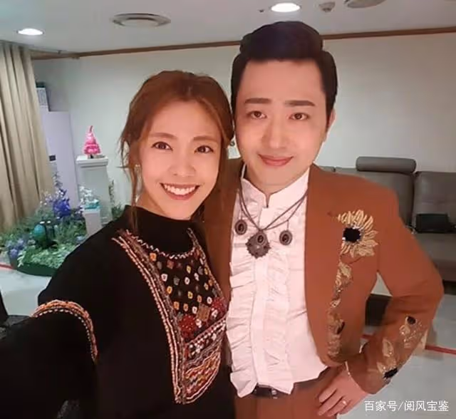 她是《王家一家人》痴情三女兒，演員李允智久未露面，她在家做啥