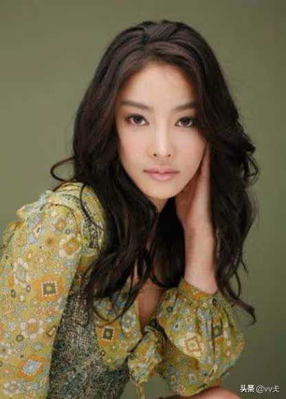 看了張紫妍的事,你還覺得娛樂圈很美很風光很賺錢嗎?