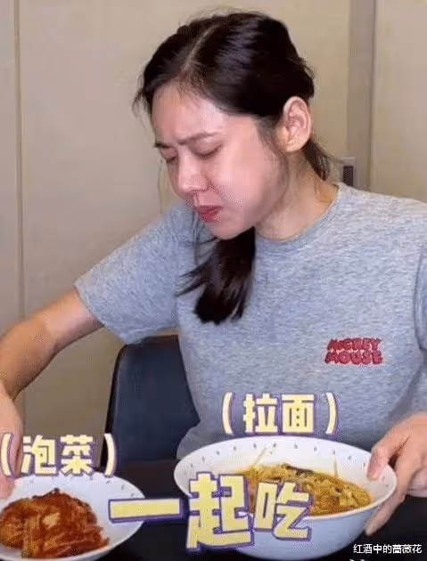 吃個辣白菜都能被指責道歉,秋瓷炫也是夠冤夠委屈