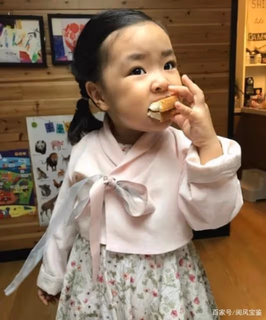 她是《王家一家人》痴情三女兒，演員李允智久未露面，她在家做啥