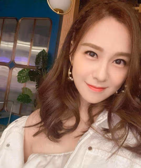 28歲TVB離巢小花亮相新節目，暗諷大台迂腐，曾因拜金女形象出圈