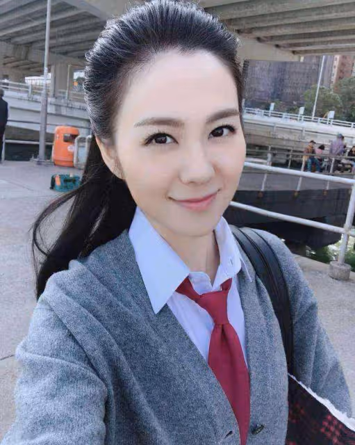 28歲TVB離巢小花亮相新節目，暗諷大台迂腐，曾因拜金女形象出圈