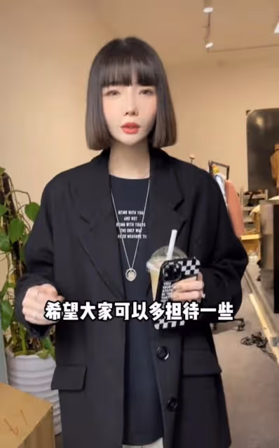 高曉松34歲前妻官宣懷二胎！嫁帥哥再婚不到1年，大女兒已經14歲