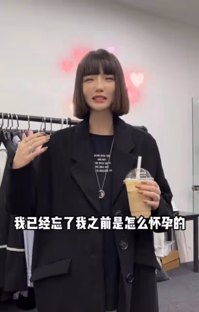 高曉松34歲前妻官宣懷二胎！嫁帥哥再婚不到1年，大女兒已經14歲