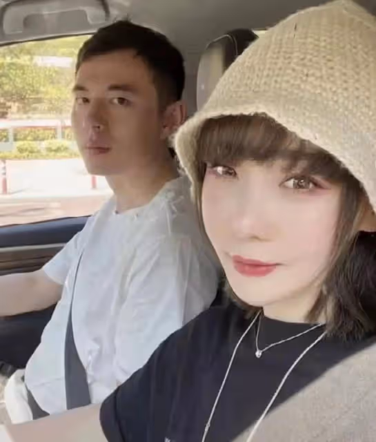 高曉松34歲前妻官宣懷二胎！嫁帥哥再婚不到1年，大女兒已經14歲