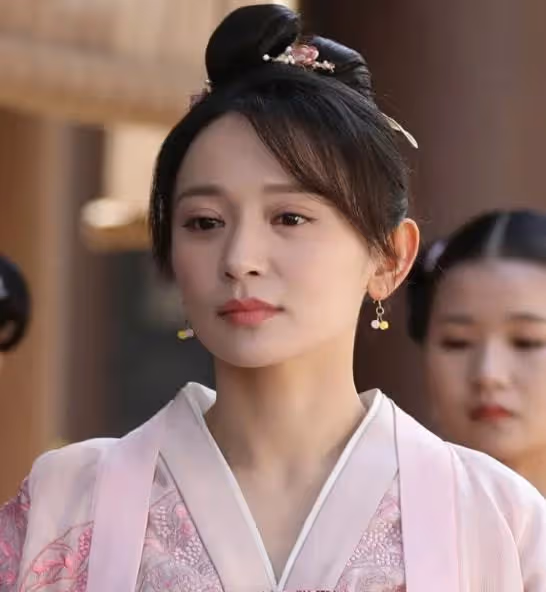 知否「墨蘭」戀情疑曝光！與帥哥聚餐後同回公寓，32歲感情史空白