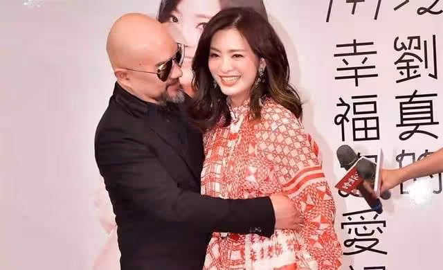 劉真離世兩周年，辛龍發十二字悼念亡妻，斷絕外界往來成苦行僧