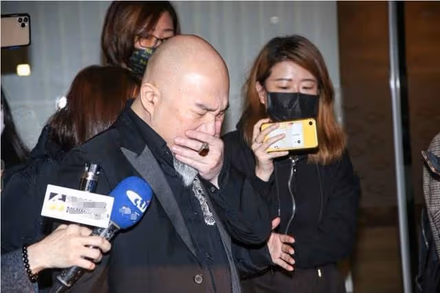 劉真離世兩周年，辛龍發十二字悼念亡妻，斷絕外界往來成苦行僧