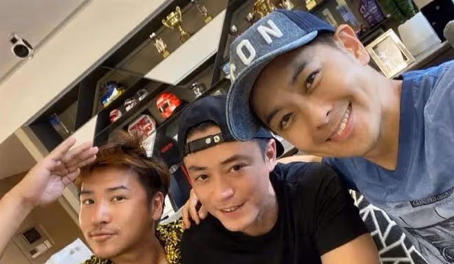 林志穎與舊愛林心如同台撈金！四目相對互開玩笑，妻子在台下觀看