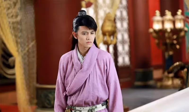 任嘉倫主演劇評分榜！《與君初相識》好評，《錦衣之下》7.5分勝《周生如故》