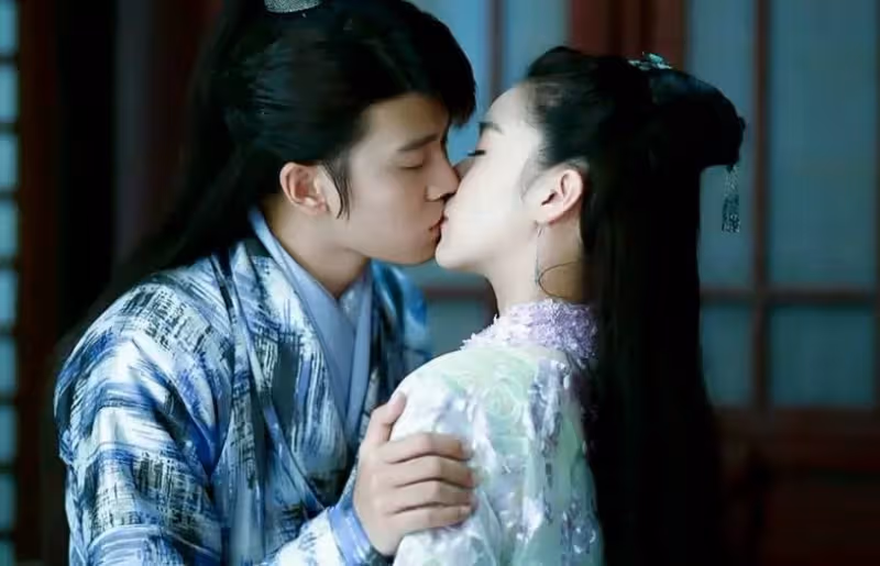 任嘉倫主演劇評分榜！《與君初相識》好評，《錦衣之下》7.5分勝《周生如故》