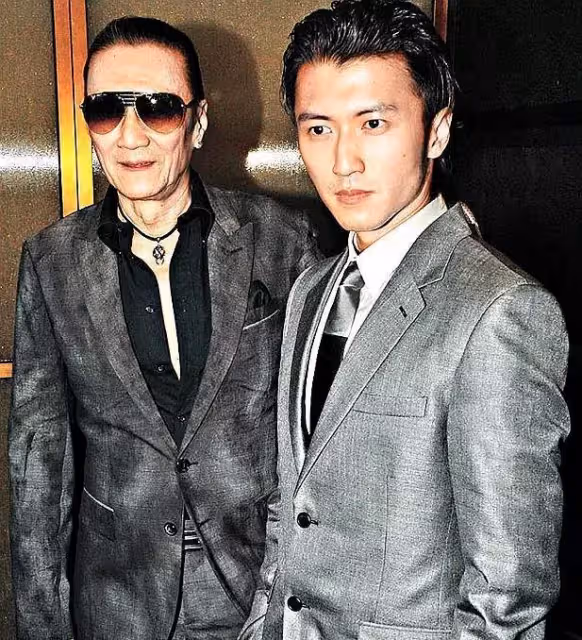 20歲戀上大49歲謝賢,用12年青春換來2000萬,她這麼做值得嗎
