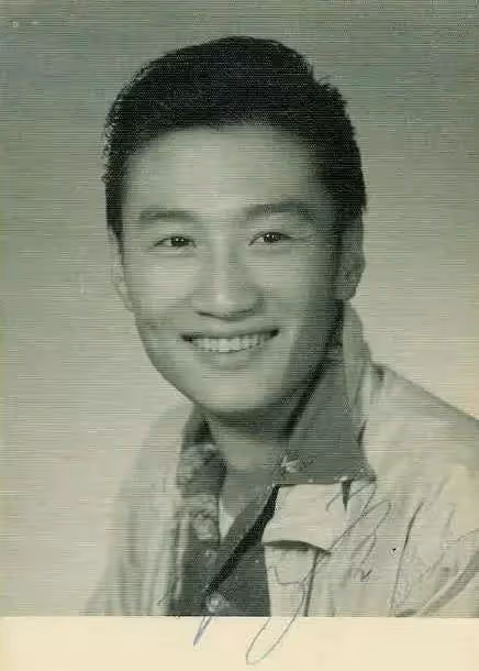 20歲戀上大49歲謝賢,用12年青春換來2000萬,她這麼做值得嗎