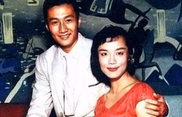 20歲戀上大49歲謝賢,用12年青春換來2000萬,她這麼做值得嗎