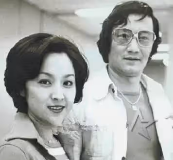 20歲戀上大49歲謝賢,用12年青春換來2000萬,她這麼做值得嗎