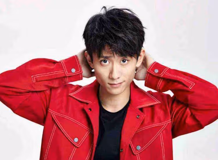著名童星李傳：9歲成名，父母雙亡留千萬遺產，今卻撿垃圾為生