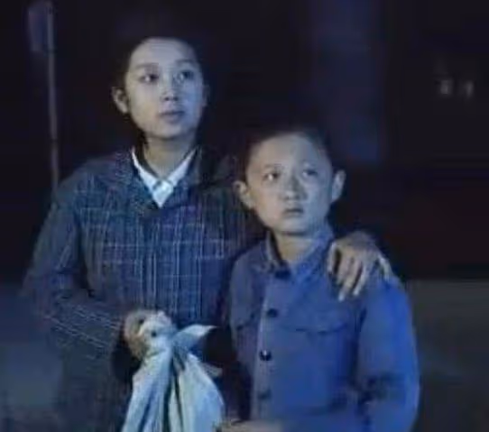 著名童星李傳：9歲成名，父母雙亡留千萬遺產，今卻撿垃圾為生
