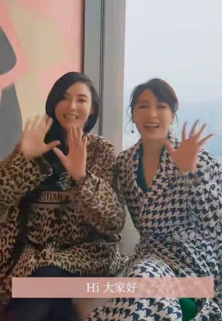 黎姿張柏芝同框，一個穿格紋一個穿豹紋都好美，兩人哪像差9歲