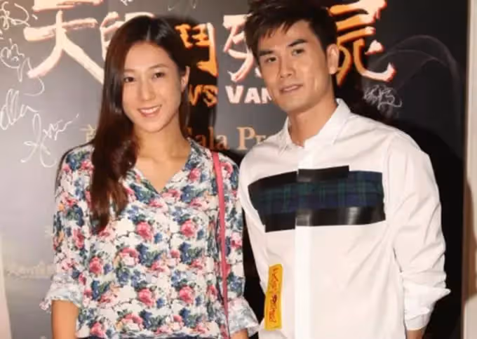 44歲男星首談與鐘嘉欣8年戀情,承認受到傷害,有不滿也有不開心
