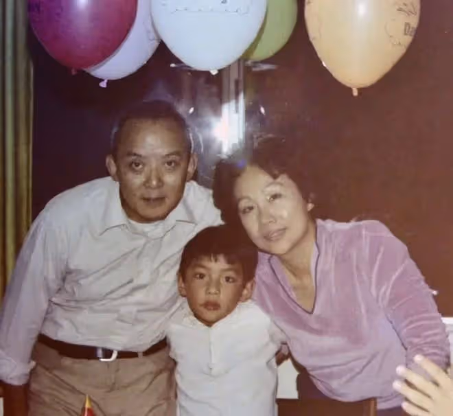 吳彥祖父親93歲生日前夕去世！兒子悲痛發文悼念，昔日合照引淚目