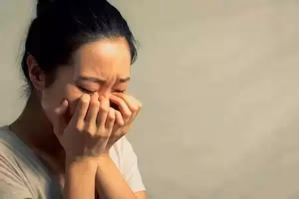 「父母幫帶娃10年，剛被送走老公就準備買大房子，接公婆來養老」