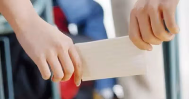 婆婆住院兒媳出錢，男人回家後怒罵：憑什麼用我的錢去給你媽看病