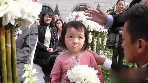 比後媽還辣！15歲李嫣穿「比基尼」大秀事業線　國中生身材「太有女人味」網懵：賬號被盜？