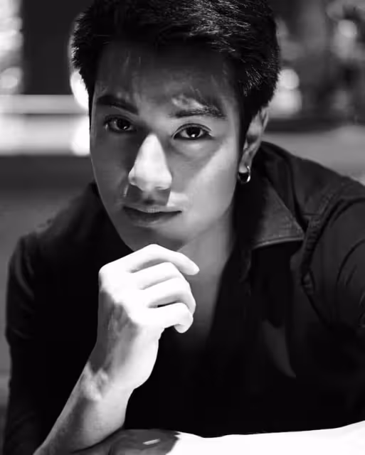 25歲泰國當紅男星睡夢中猝逝,叫不醒被緊急送醫,家人未透露死因