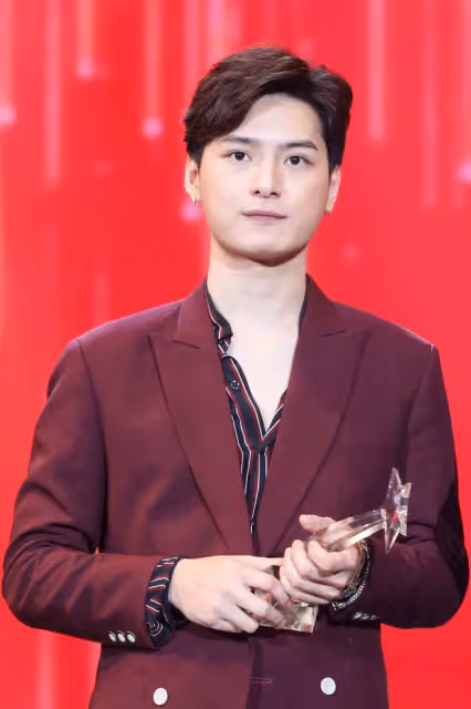 25歲泰國當紅男星睡夢中猝逝,叫不醒被緊急送醫,家人未透露死因