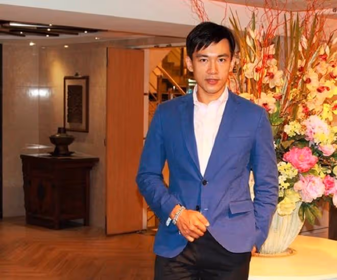 46歲男星自曝想出家!單身9年變賣豪車,情路坎坷曾聲明終身不婚
