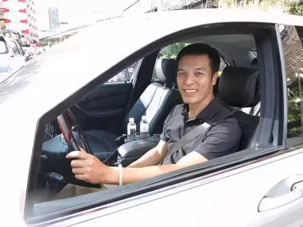 本土劇男星放下身段「兼差開計程車」 月入7000元「坦言虧欠家人」：其實很掙扎