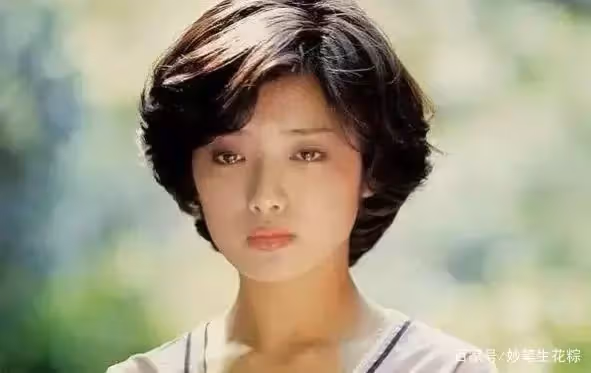 20歲爆紅東南亞！21歲為愛隱退「夫對她許下3個承諾」　至今「沒違背一項」相愛相守42年