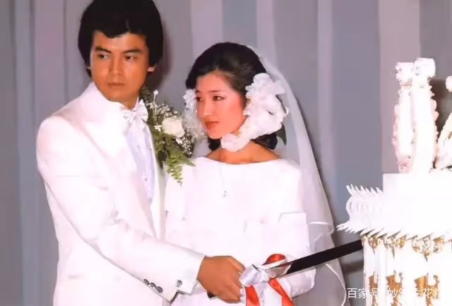 20歲爆紅東南亞！21歲為愛隱退「夫對她許下3個承諾」　至今「沒違背一項」相愛相守42年