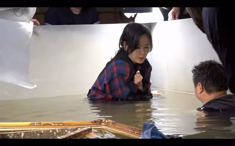 溪邊遭暗流拖底滅頂！岳虹幸遇救星「衝水裡拉人＋CPR救命」驚悚過程曝光 今「意外克服心理陰影」反獲大讚