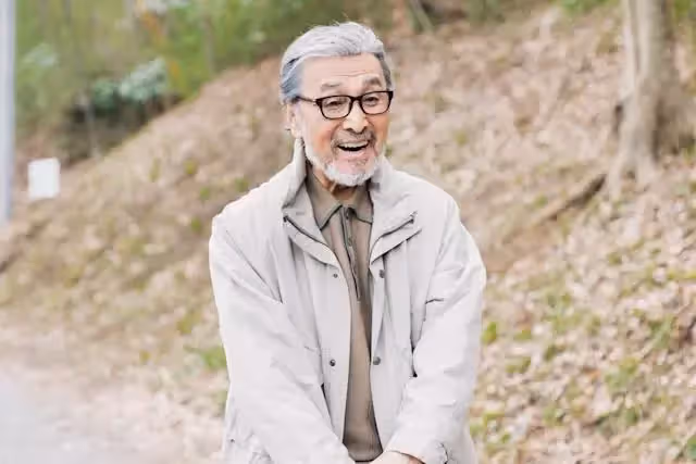 87歲資深男星驟逝！才剛宣傳電影「4天前曾喊腰痛」醫師變臉警告「痛這部位恐致命」：很快就走了