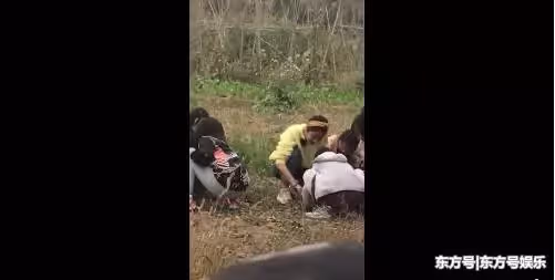 還珠女神人氣高！林心如街頭買水果，打扮樸素接地氣，「撒嬌砍價」遭眾人圍觀