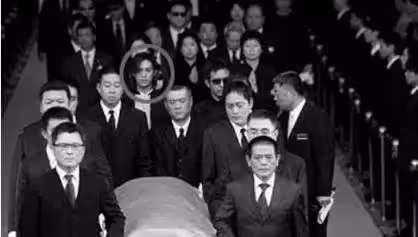 無人敢惹的黑幫「太子爺」！「拒絕繼承20億遺產」，靠自已的實力，連「向華強都禮讓三分」
