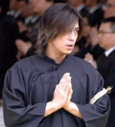 無人敢惹的黑幫「太子爺」！「拒絕繼承20億遺產」，靠自已的實力，連「向華強都禮讓三分」