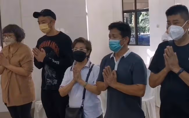一路走好！74歲老戲骨出殯，家人遵循遺願，火化後將骨灰撒進大海