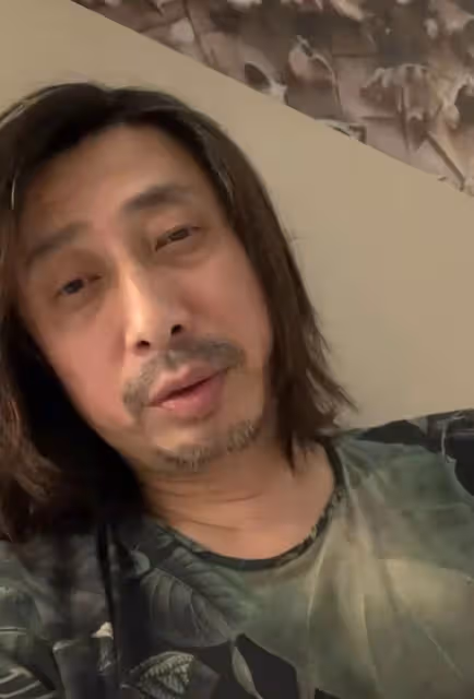 搖滾教父謝天笑確診新冠！在歐洲隔離凌亂滄桑，眼神迷離咳嗽無力
